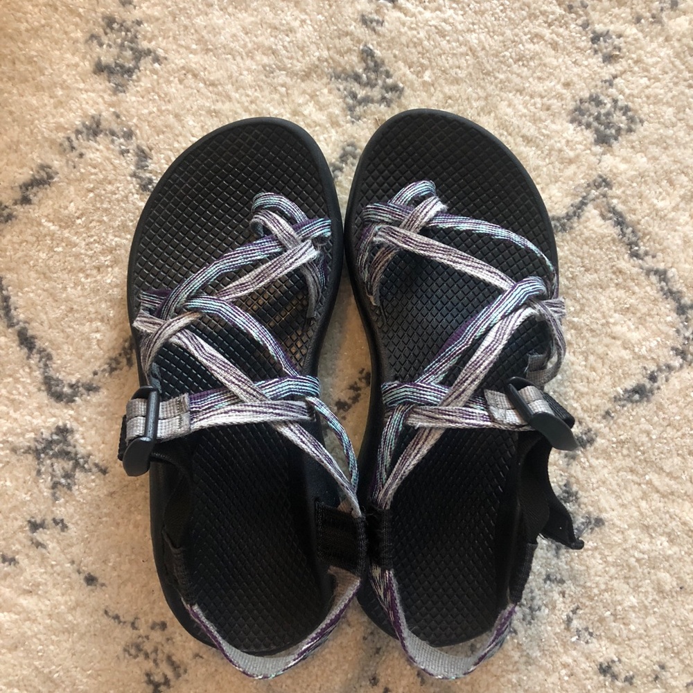 women’s chaco’s !!